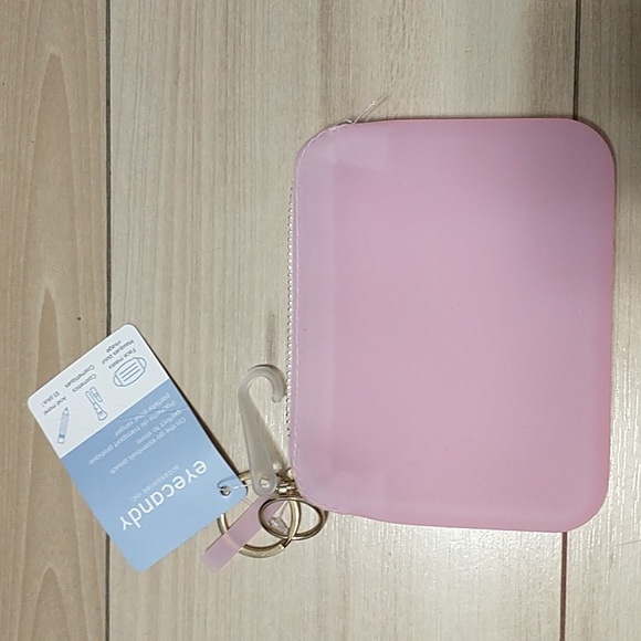 Eye candy on the go essentials pouch - Picture 1 of 3